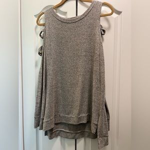 143 Story top in size medium